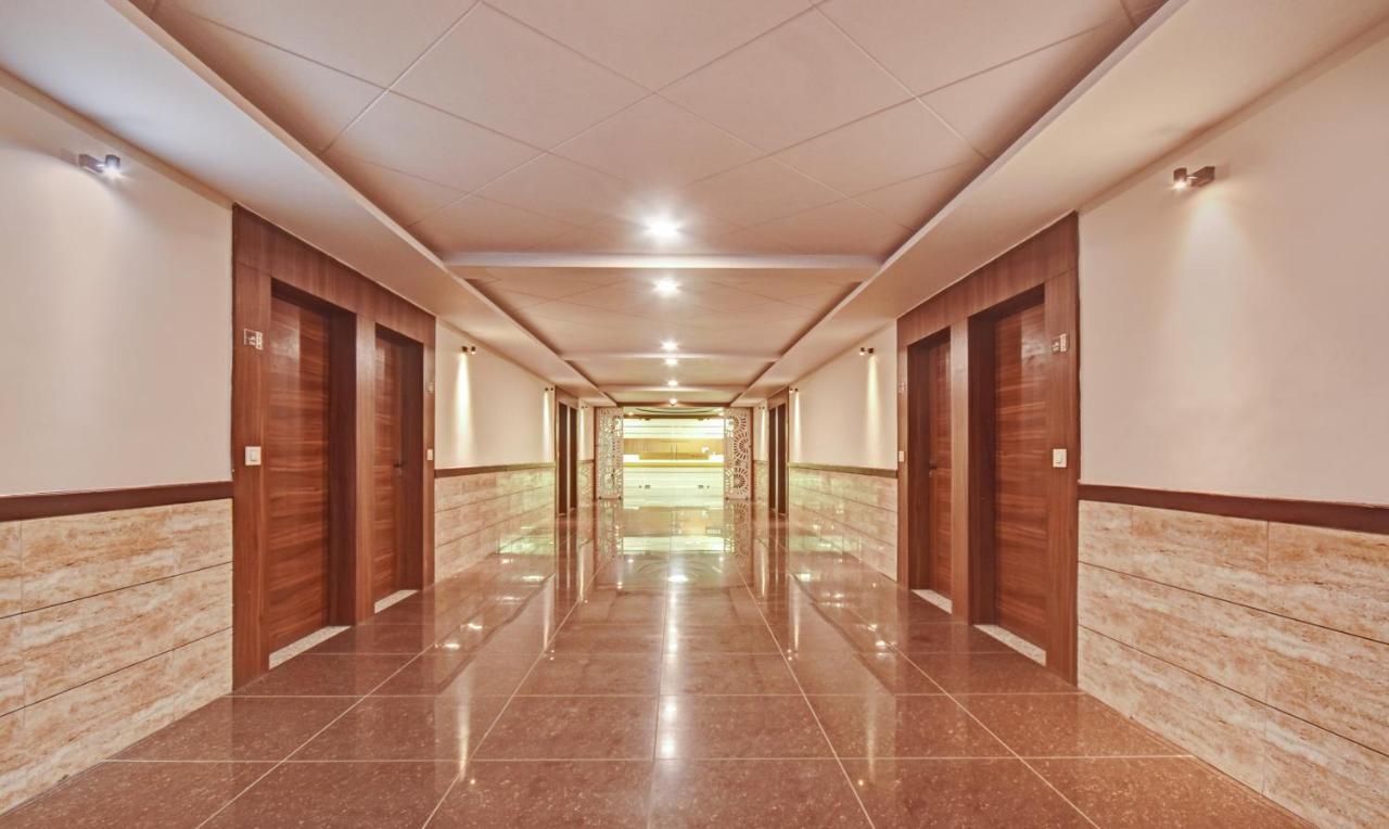 Hotel Luxura, أحمد أباد المظهر الخارجي الصورة