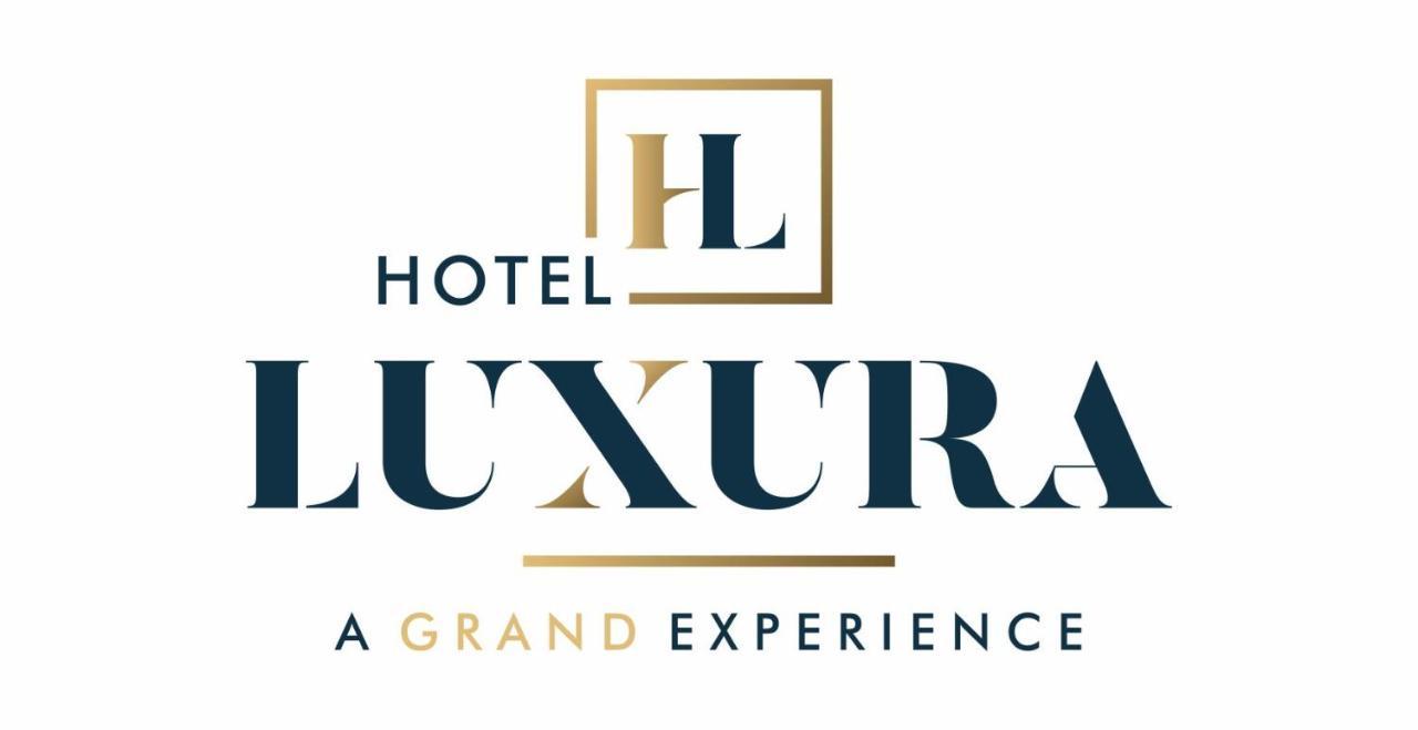 Hotel Luxura, أحمد أباد المظهر الخارجي الصورة