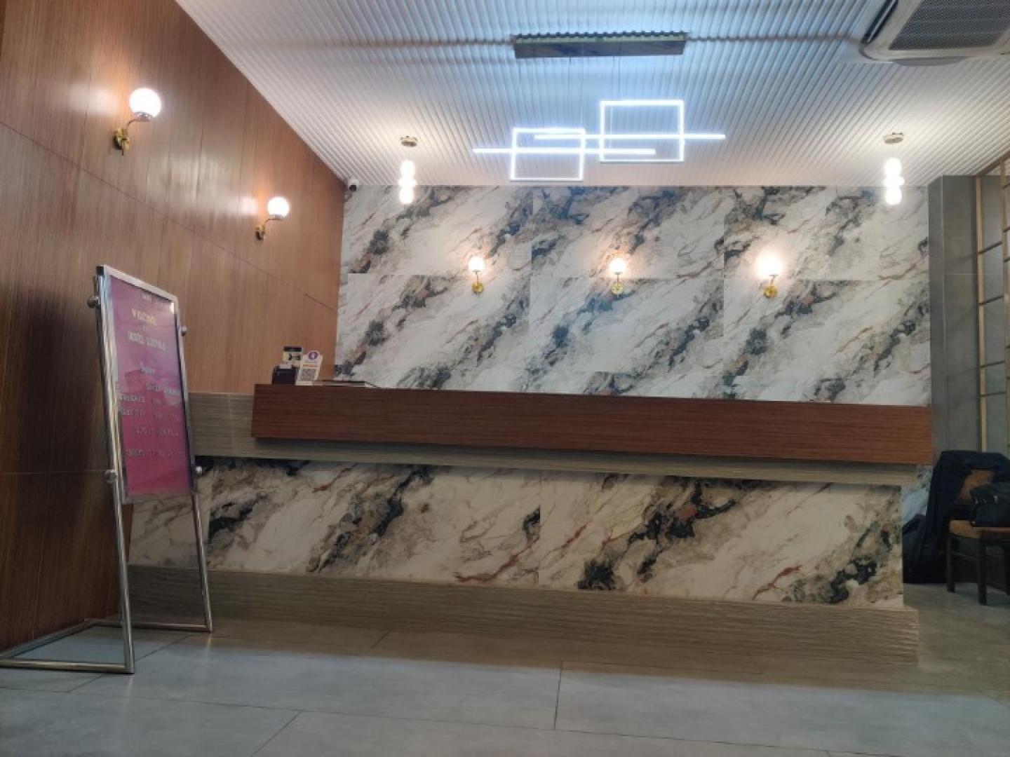 Hotel Luxura, أحمد أباد المظهر الخارجي الصورة
